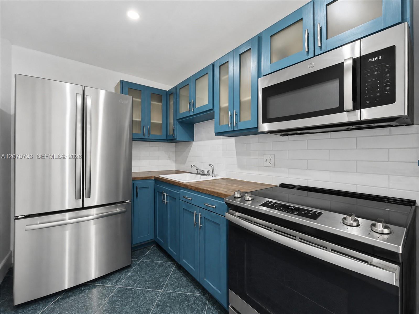 8411 NW 8th St # 102, Miami FL 33126 photo 4