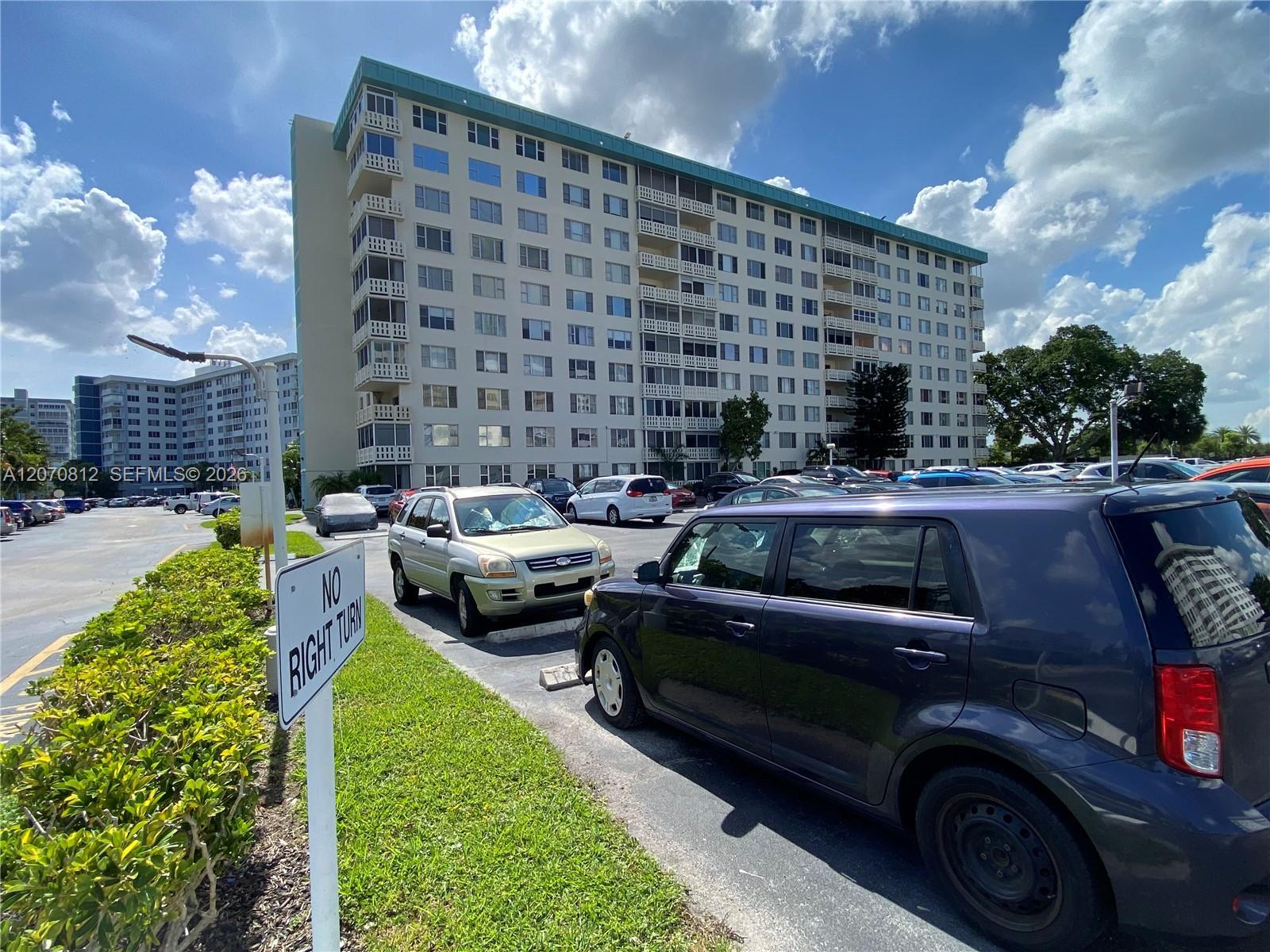 4330 Hillcrest Dr # 1009, Hollywood FL 33021 photo 2