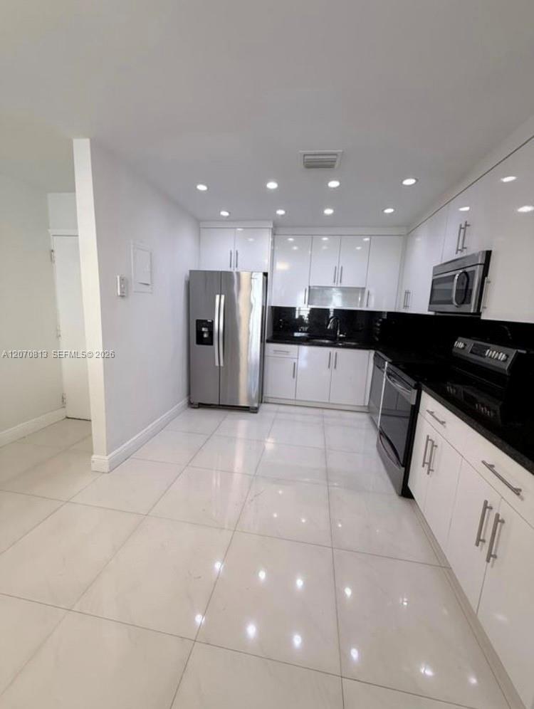 4060 N Hills Dr # 31, Hollywood FL 33021 photo 3
