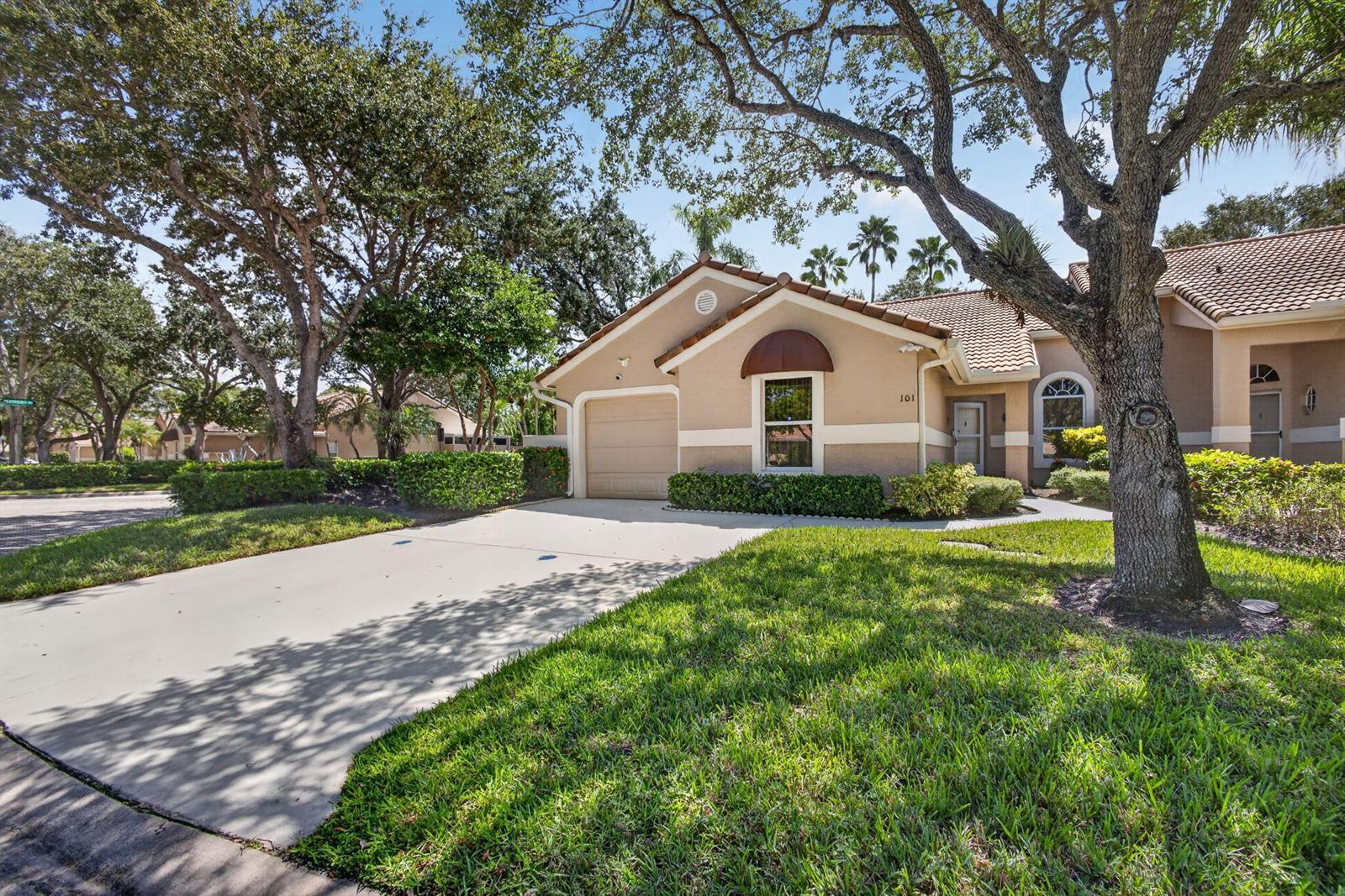101 SABAL PALM Lane, Palm Beach Gardens FL 33418 photo 2