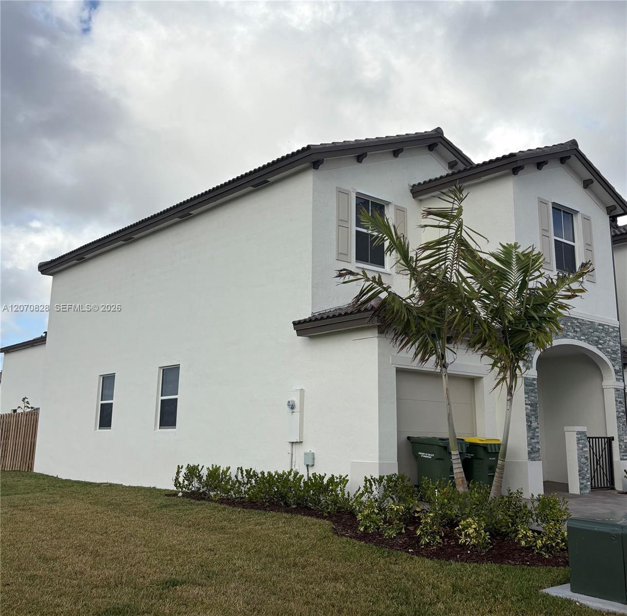 2409 SE 28th St, Homestead FL 33035 photo 2