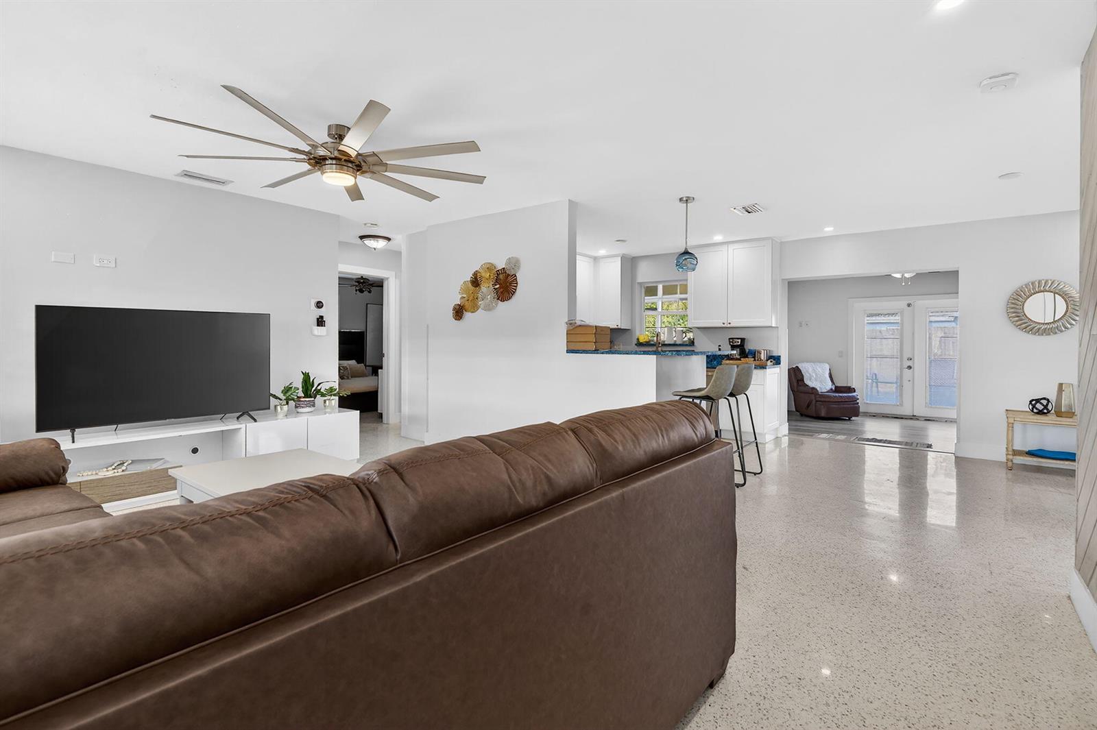 1123 SE 2ND Avenue, Deerfield Beach FL 33441 photo 4