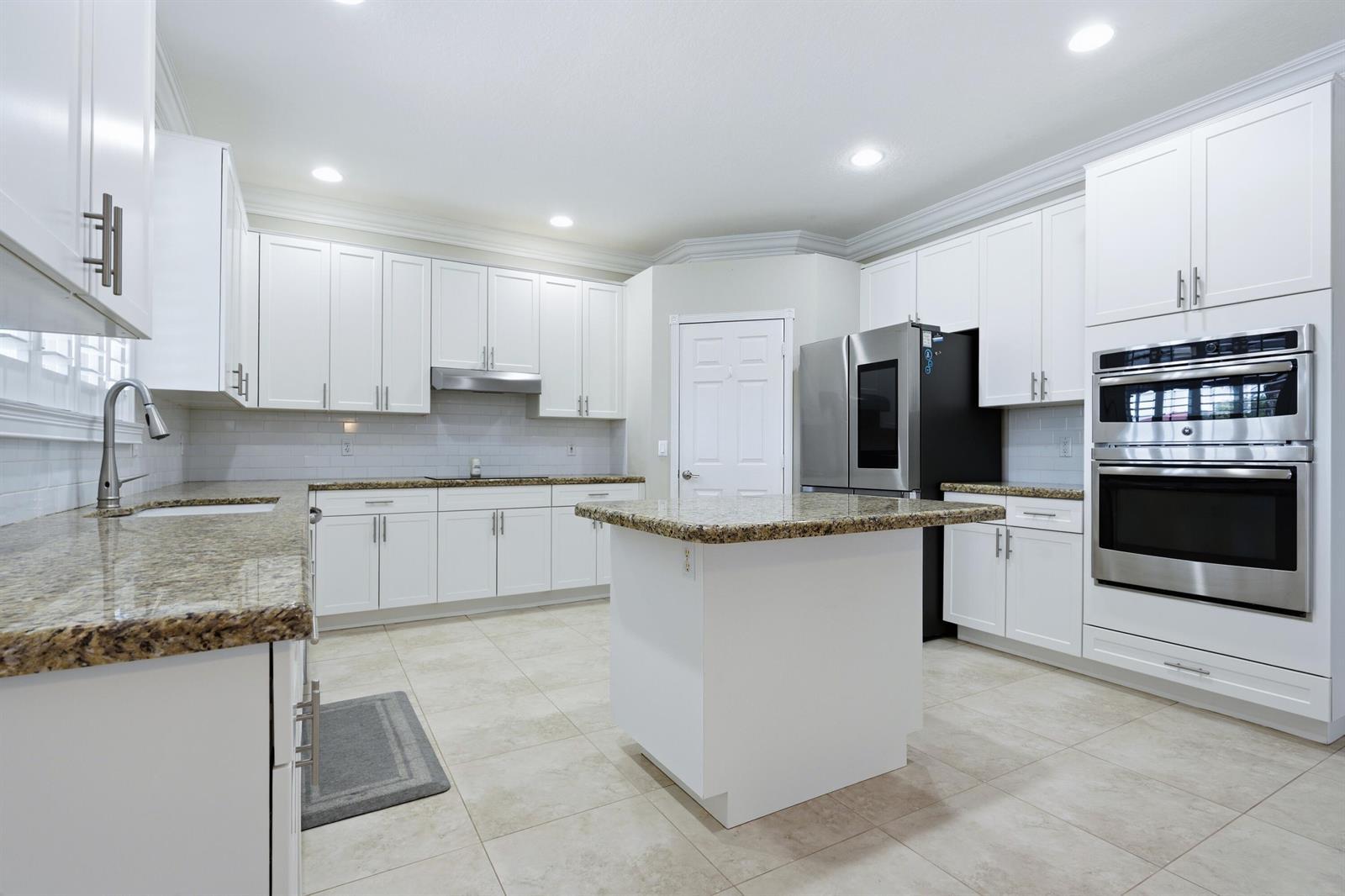 15562 Cypress Park Drive, Wellington FL 33414 photo 3