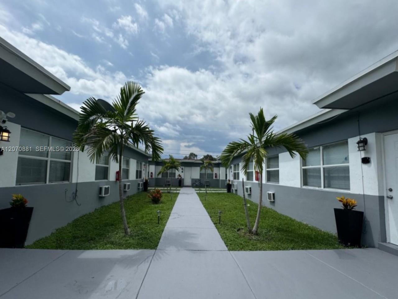 2300 Douglas St # 7, Hollywood FL 33020