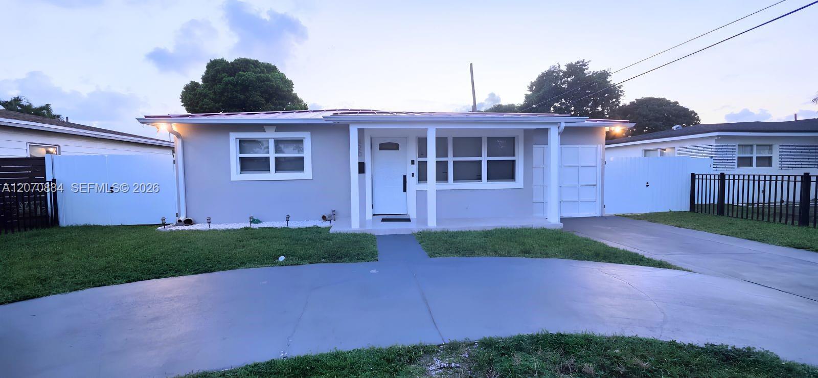 420 S 28th Ave, Hollywood FL 33020