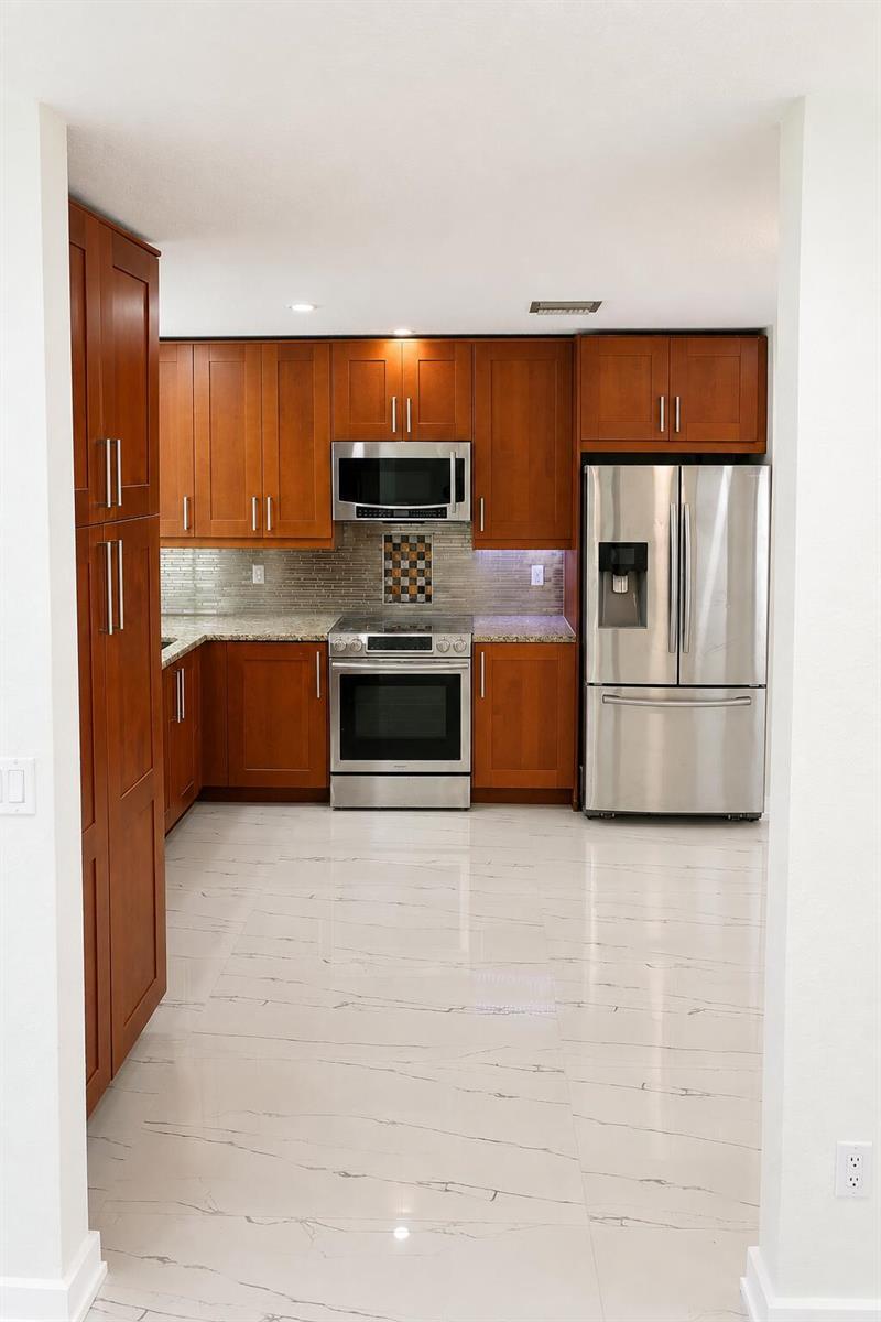 300 NW 17TH Avenue, Pompano Beach FL 33069 photo 4