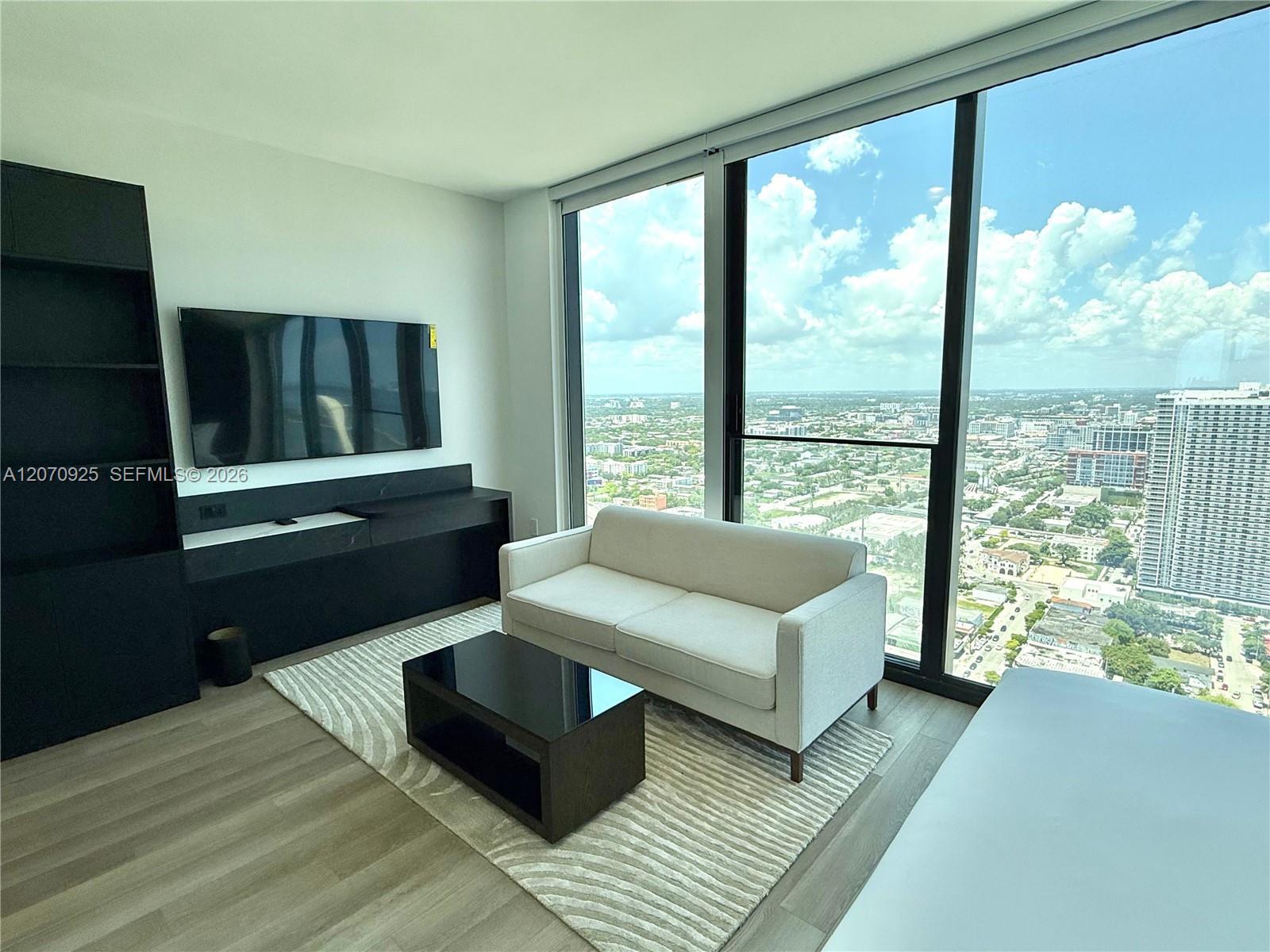 20 NE 11 street # 3605, Miami FL 33132 photo 4