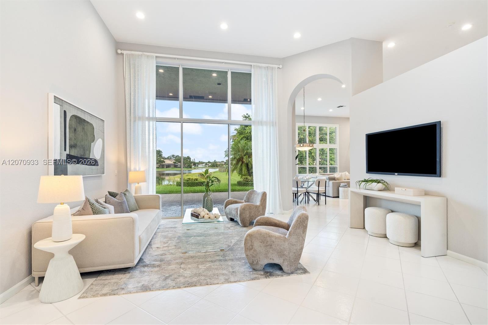 2733 Meadowood Dr, Weston FL 33332 photo 4