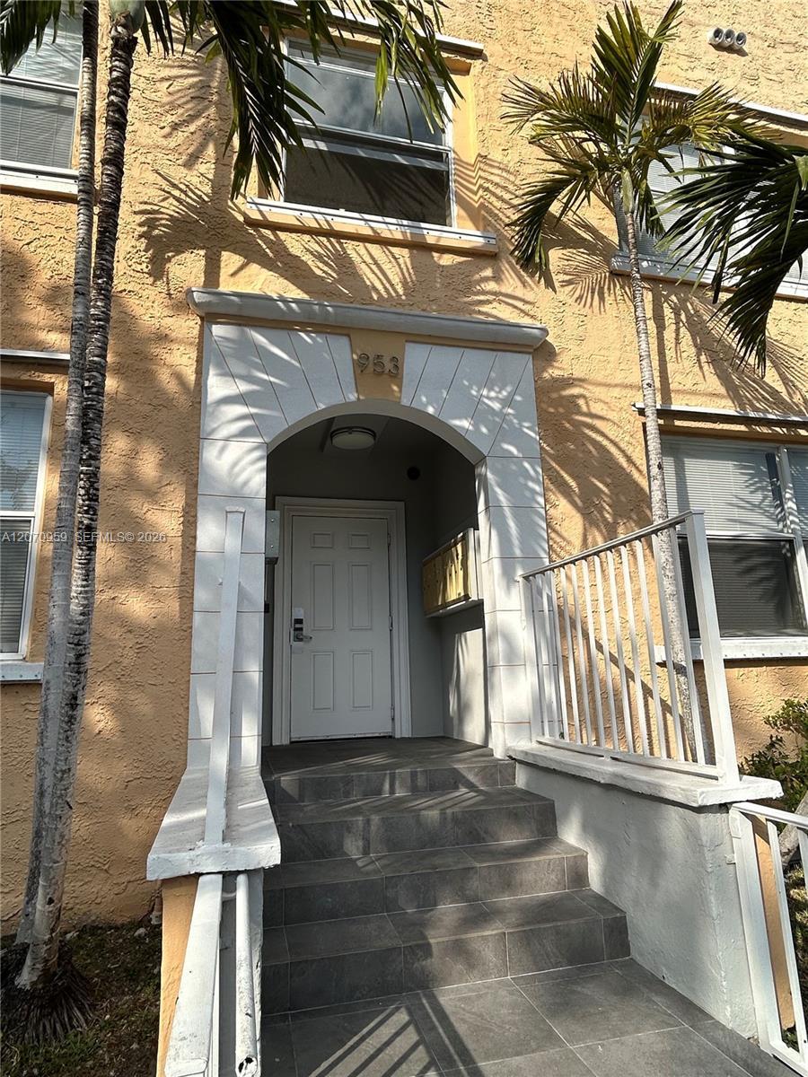 953 SW 10th St # 12, Miami FL 33130