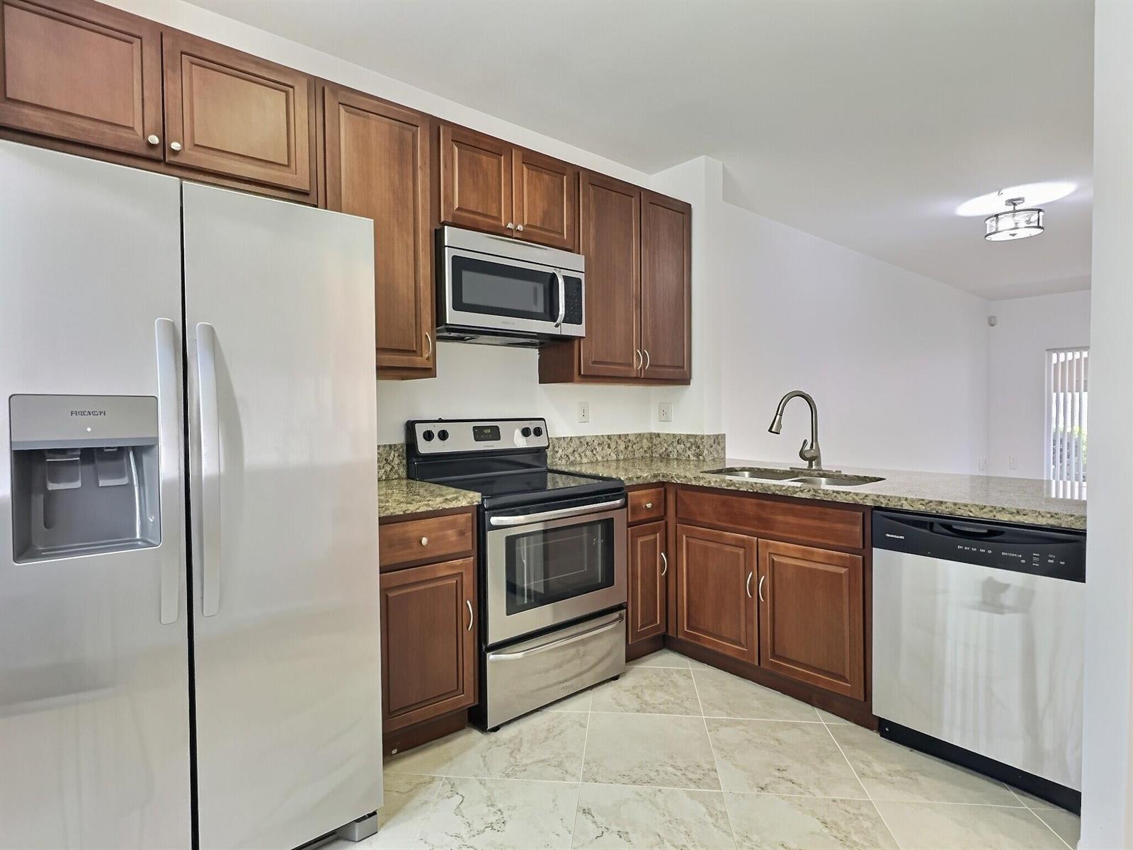 8833 S ISLES Circle # 8833, Tamarac FL 33321 photo 5