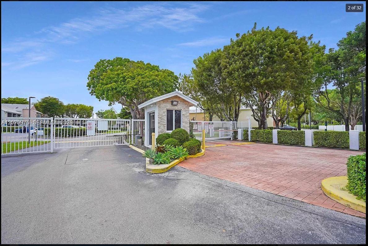 10521 Mahogany Key Cir # 207, Miami FL 33196 photo 3