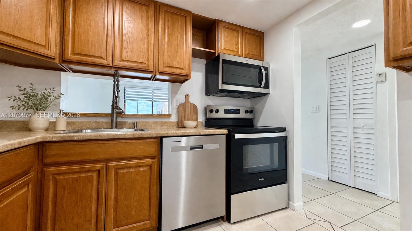 8615 NW 8th St # 421, Miami FL 33126 photo 5