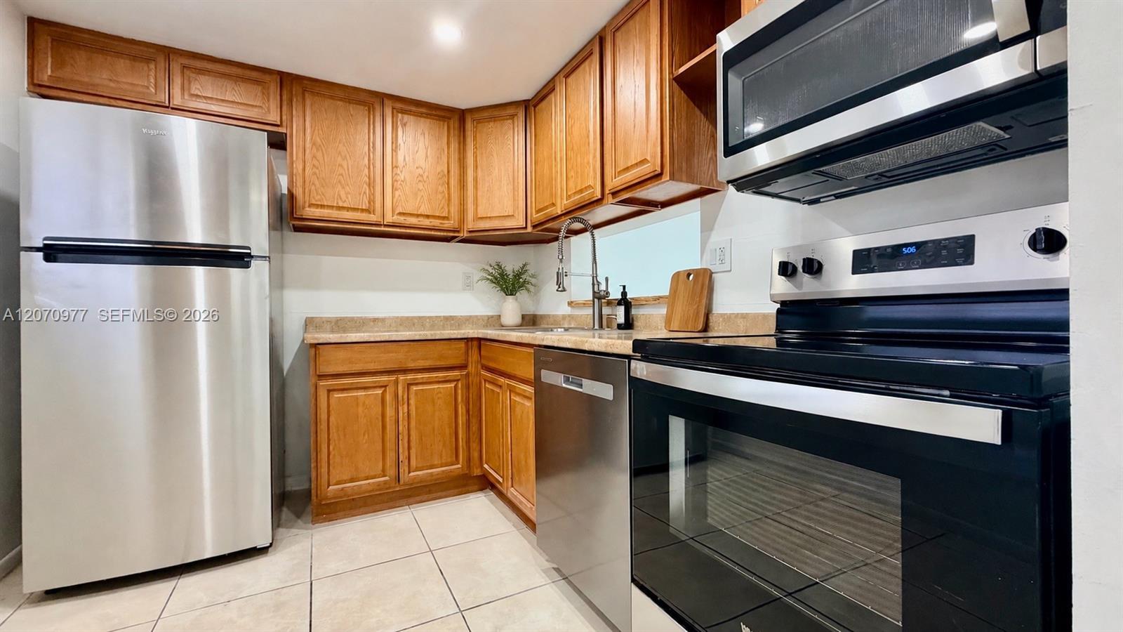 8615 NW 8th St # 421, Miami FL 33126 photo 4