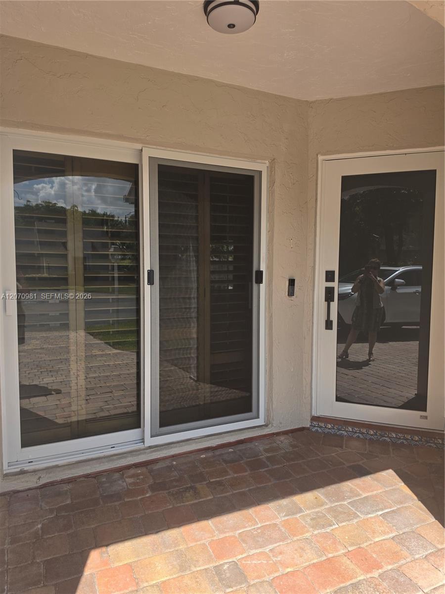 10076 NW 51st Ter, Doral FL 33178 photo 2