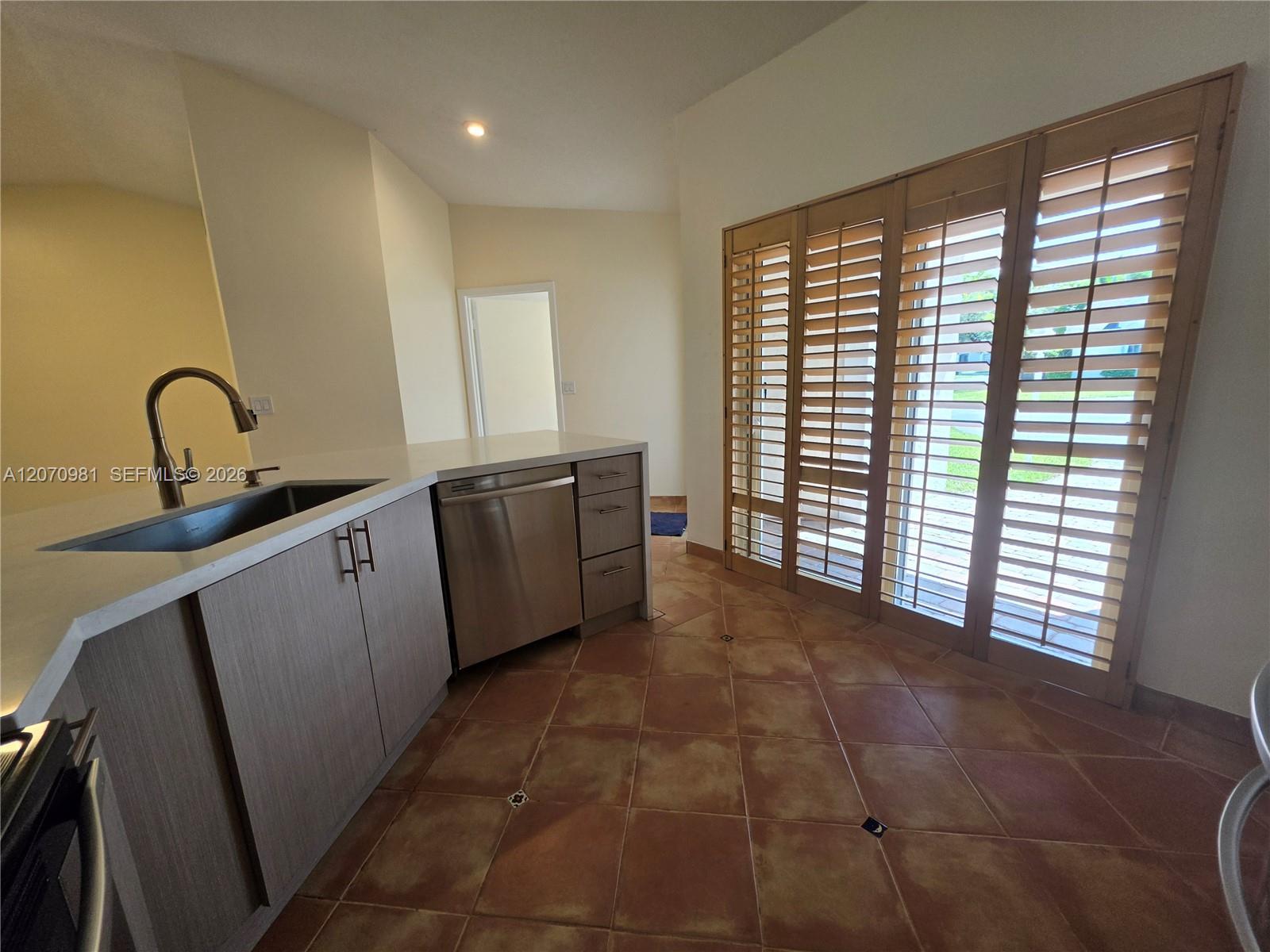 10076 NW 51st Ter, Doral FL 33178 photo 5