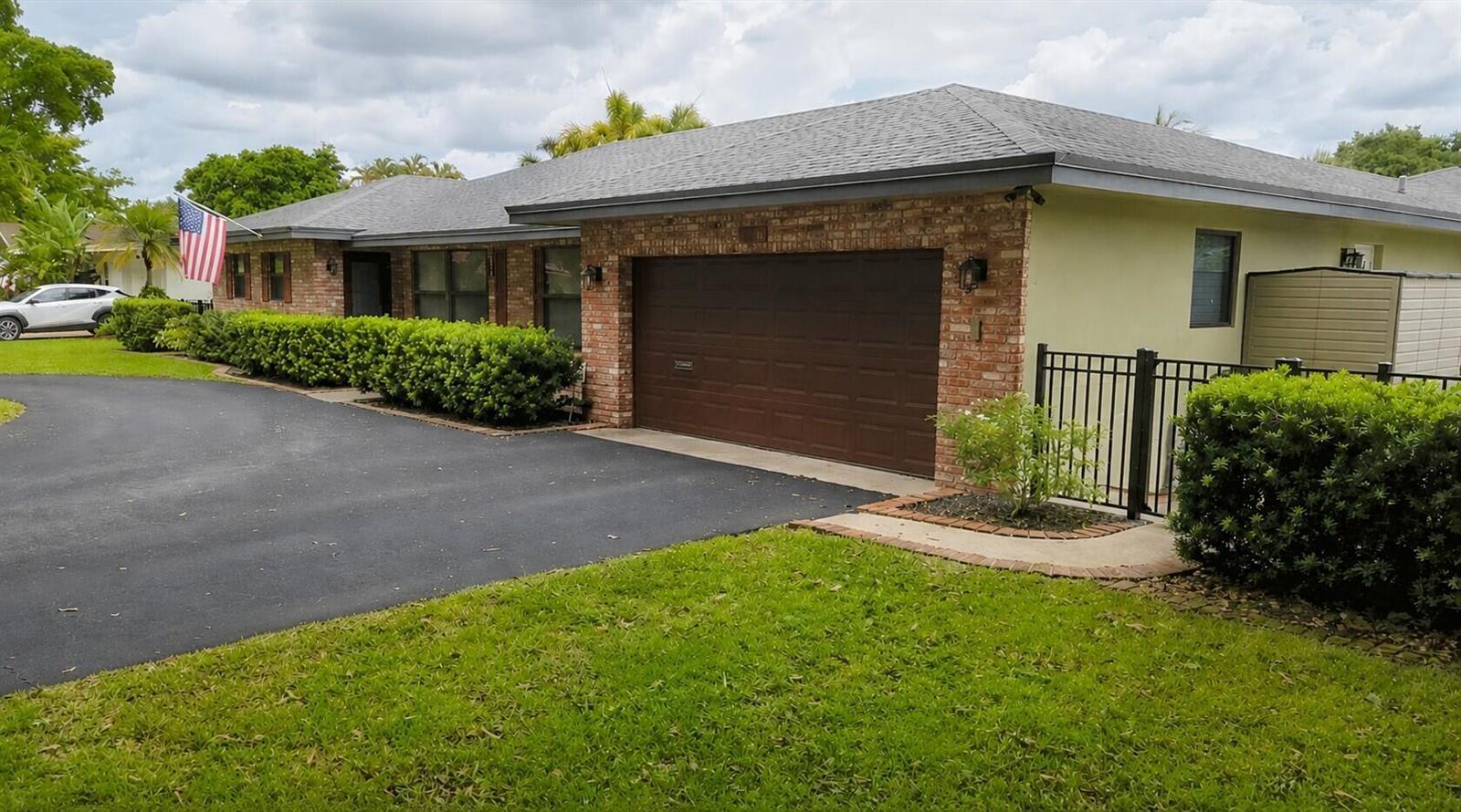 820 NW 73rd Terrace, Plantation FL 33317 photo 2