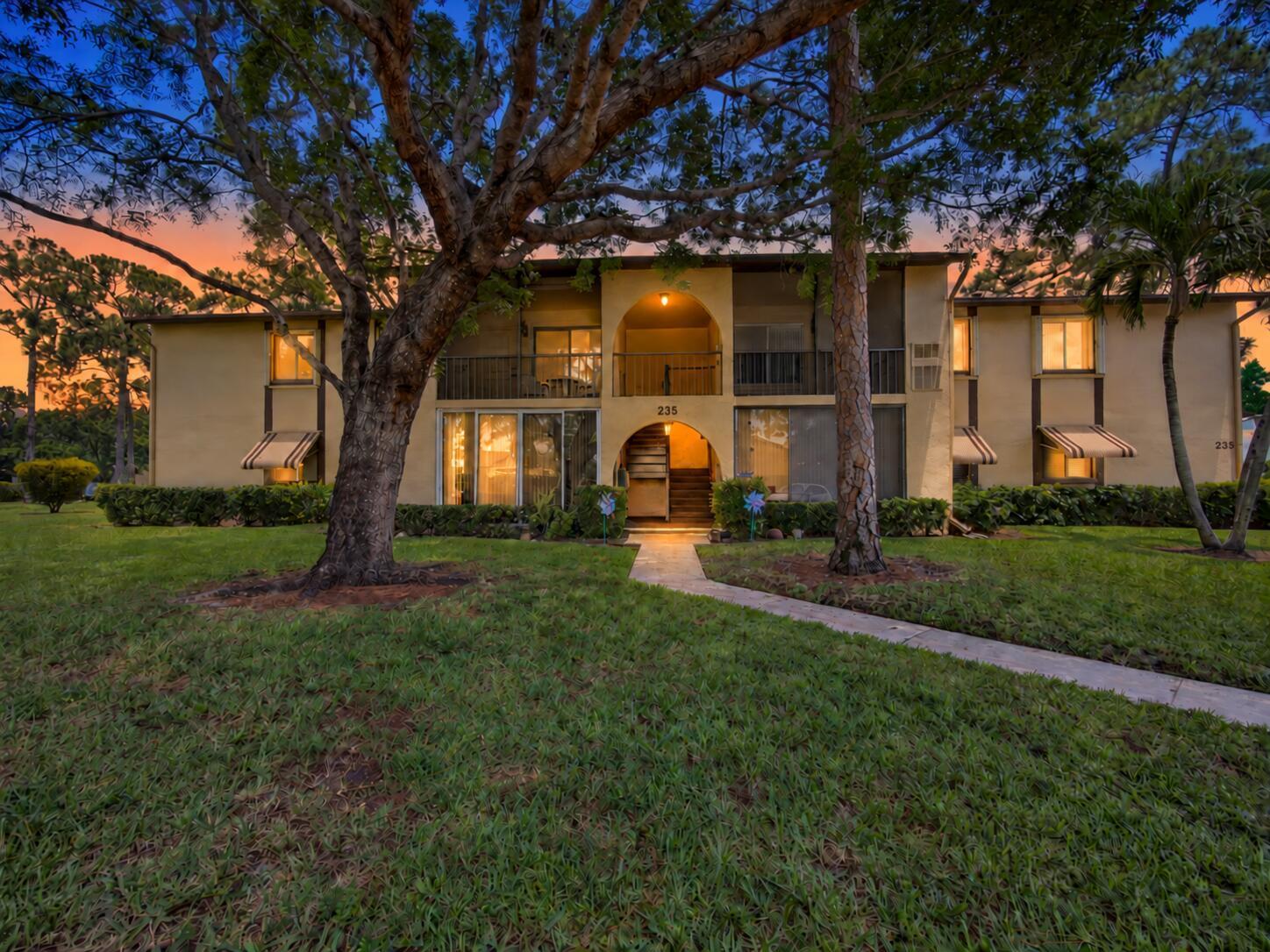 235 PINE HOV Circle # 2, FL 33463 photo 2