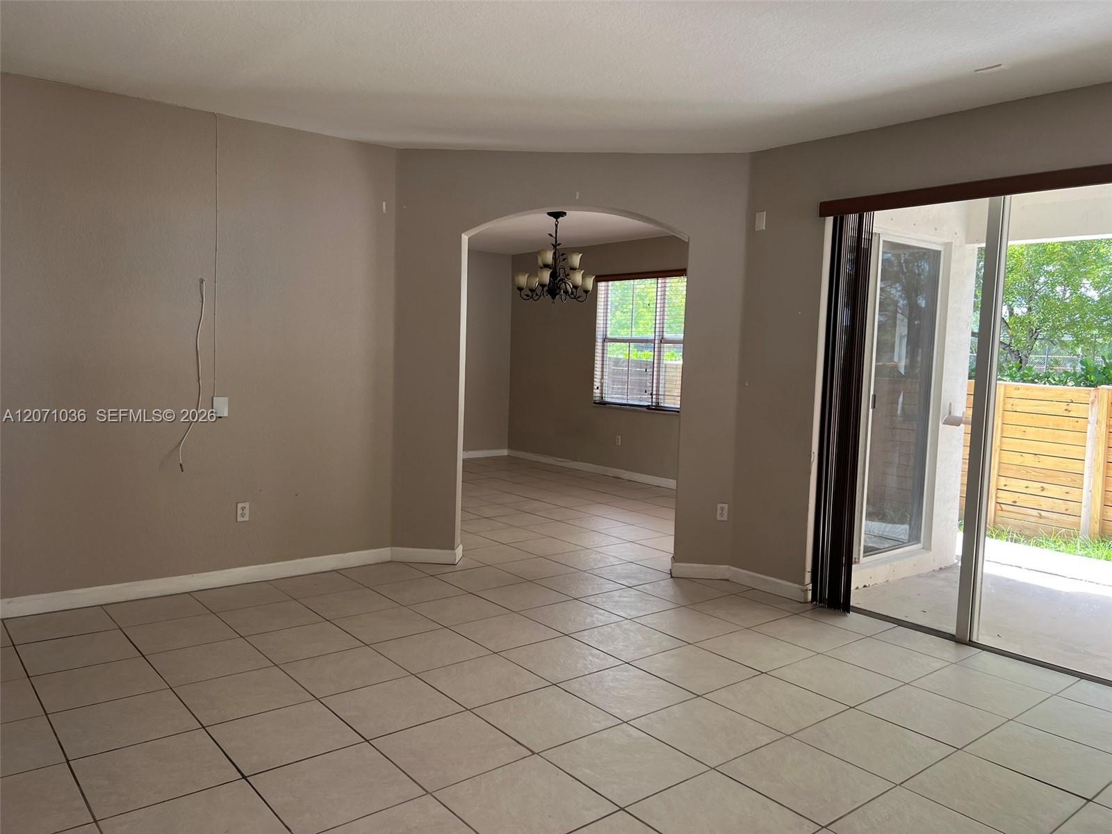 10861 NW 85th Ter, Doral FL 33178 photo 2