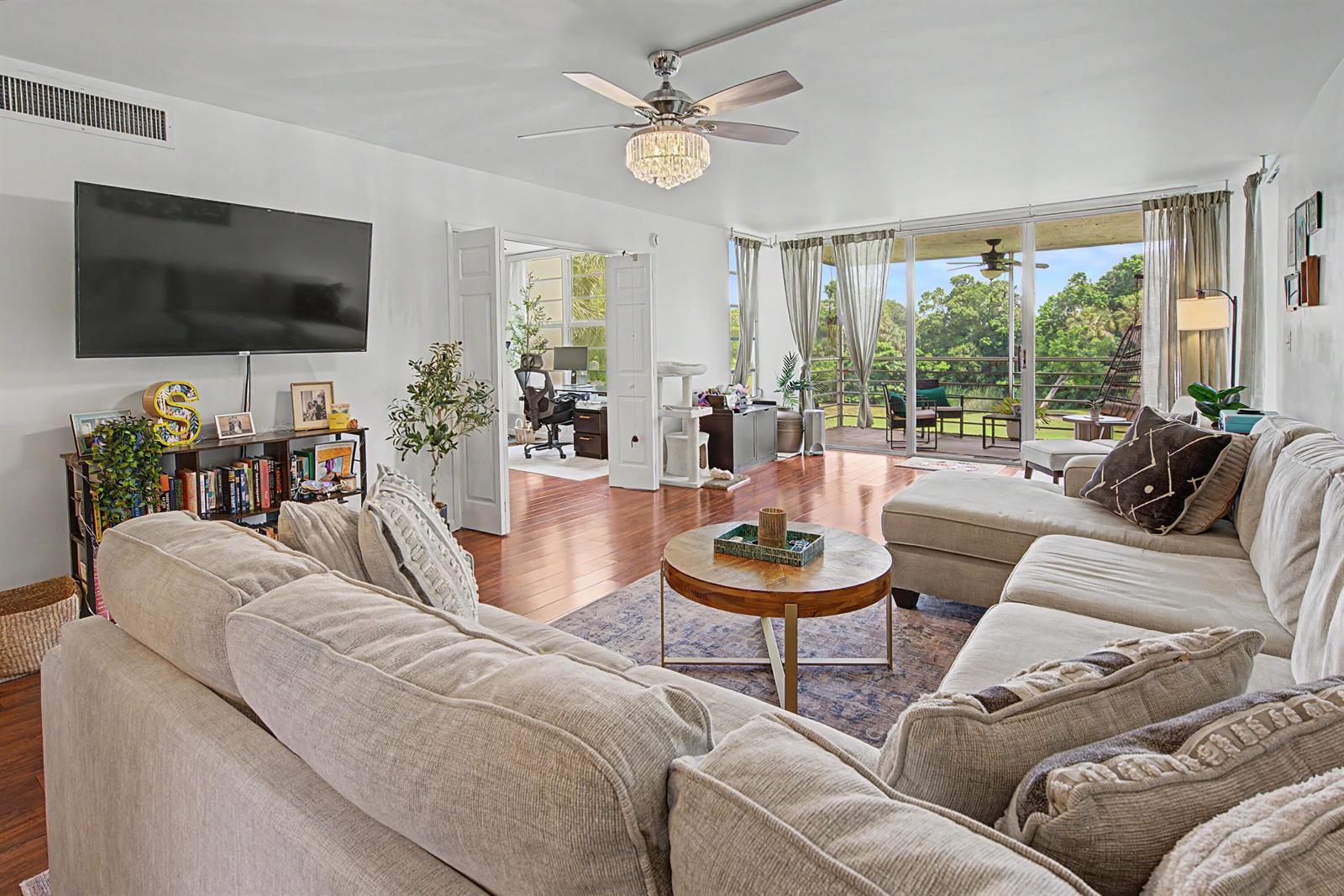 3930 OAKS CLUBHOUSE Drive # 304, Pompano Beach FL 33069 photo 2