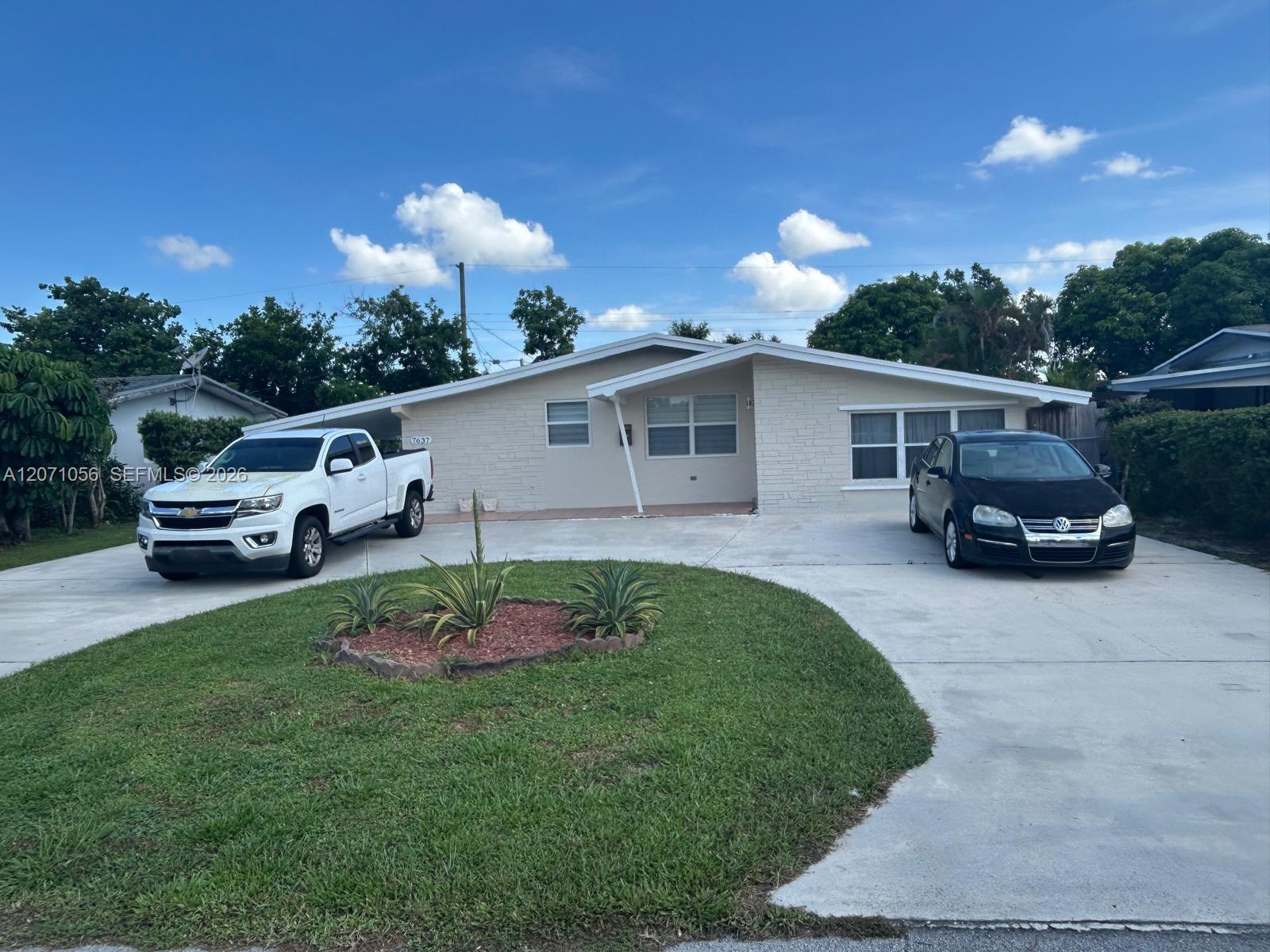 7637 Ramona St, Miramar FL 33023 photo 2