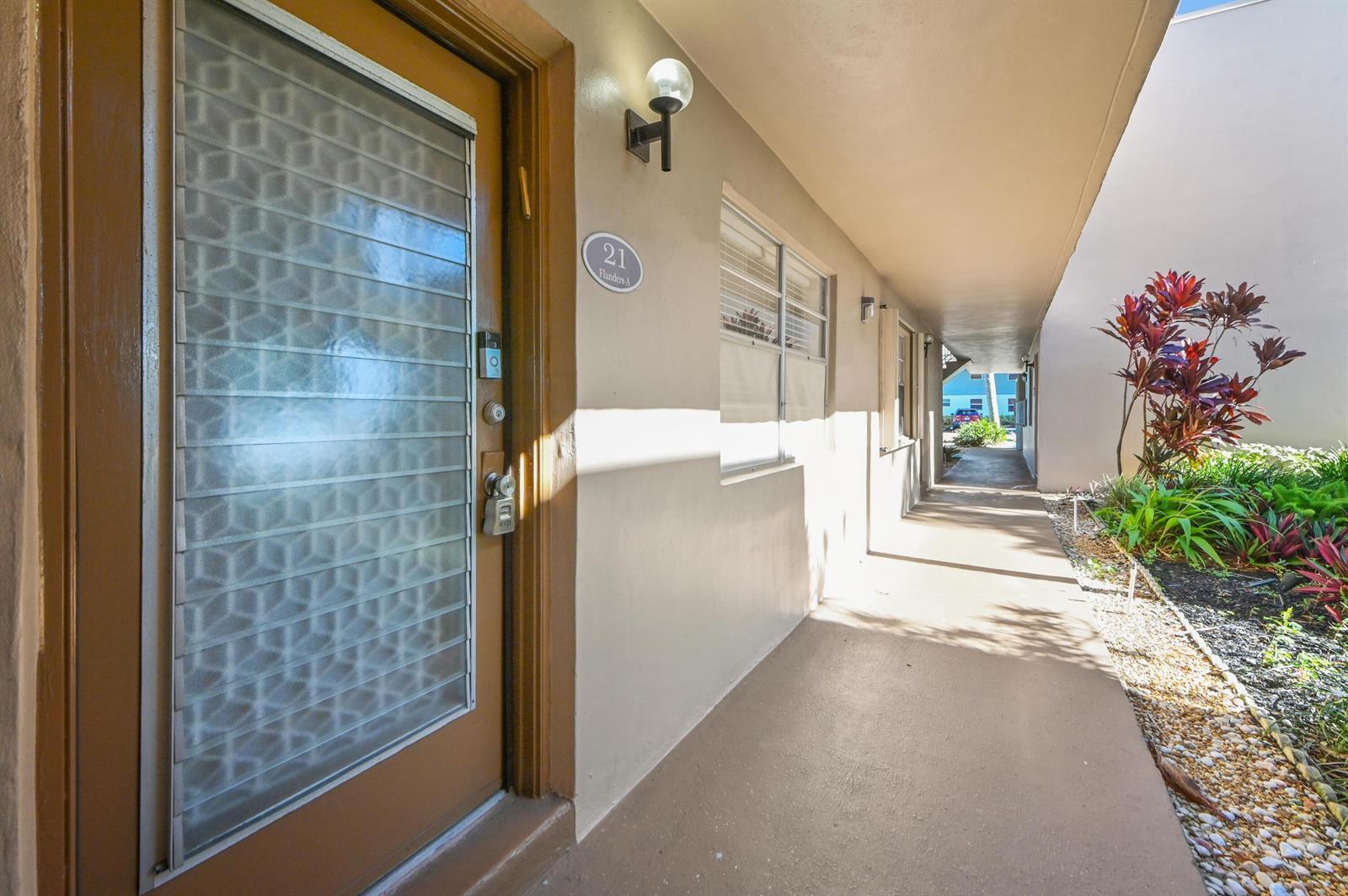 21 Flanders A, Delray Beach FL 33484 photo 2