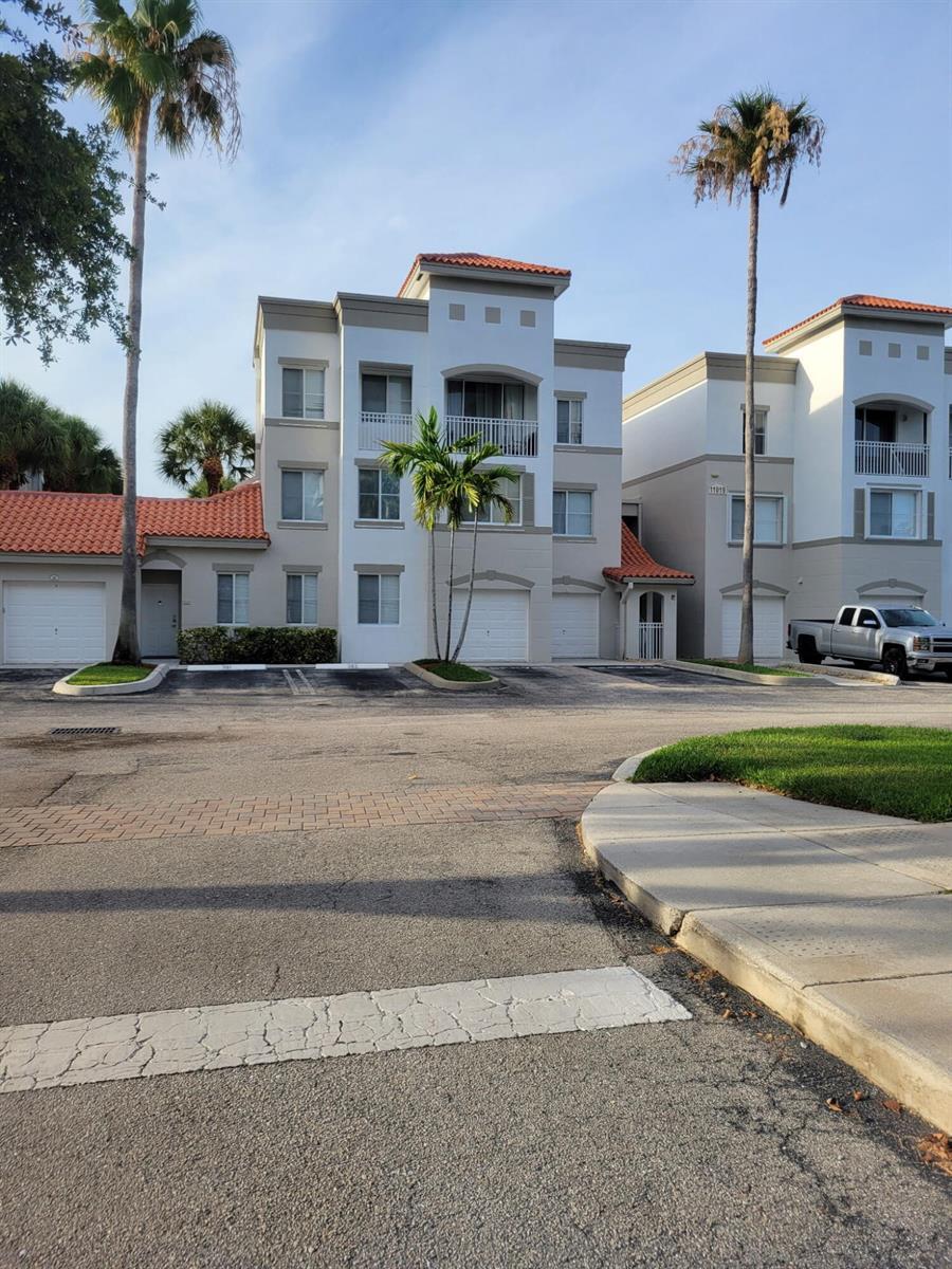 11019 Legacy Lane # 203, Palm Beach Gardens FL 33410 photo 3