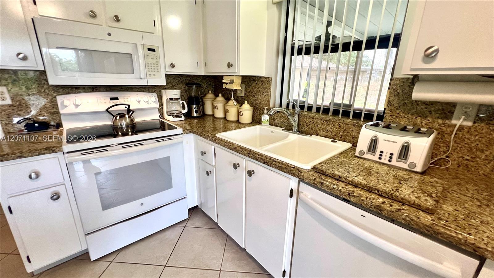 5437 Mendoza St, West Palm Beach FL 33415 photo 2