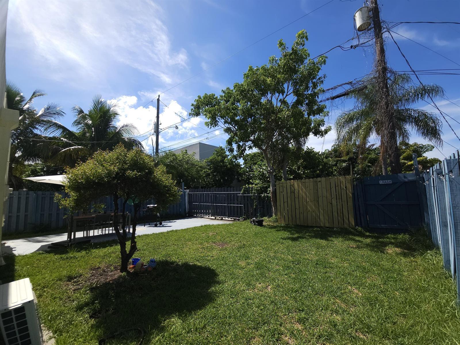 1639 Hayes Street, Hollywood FL 33020