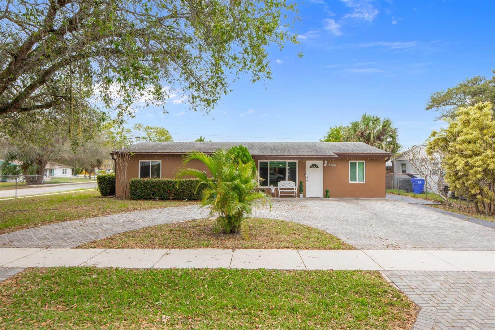 6500 SW 16th Court, North Lauderdale FL 33068 photo 2
