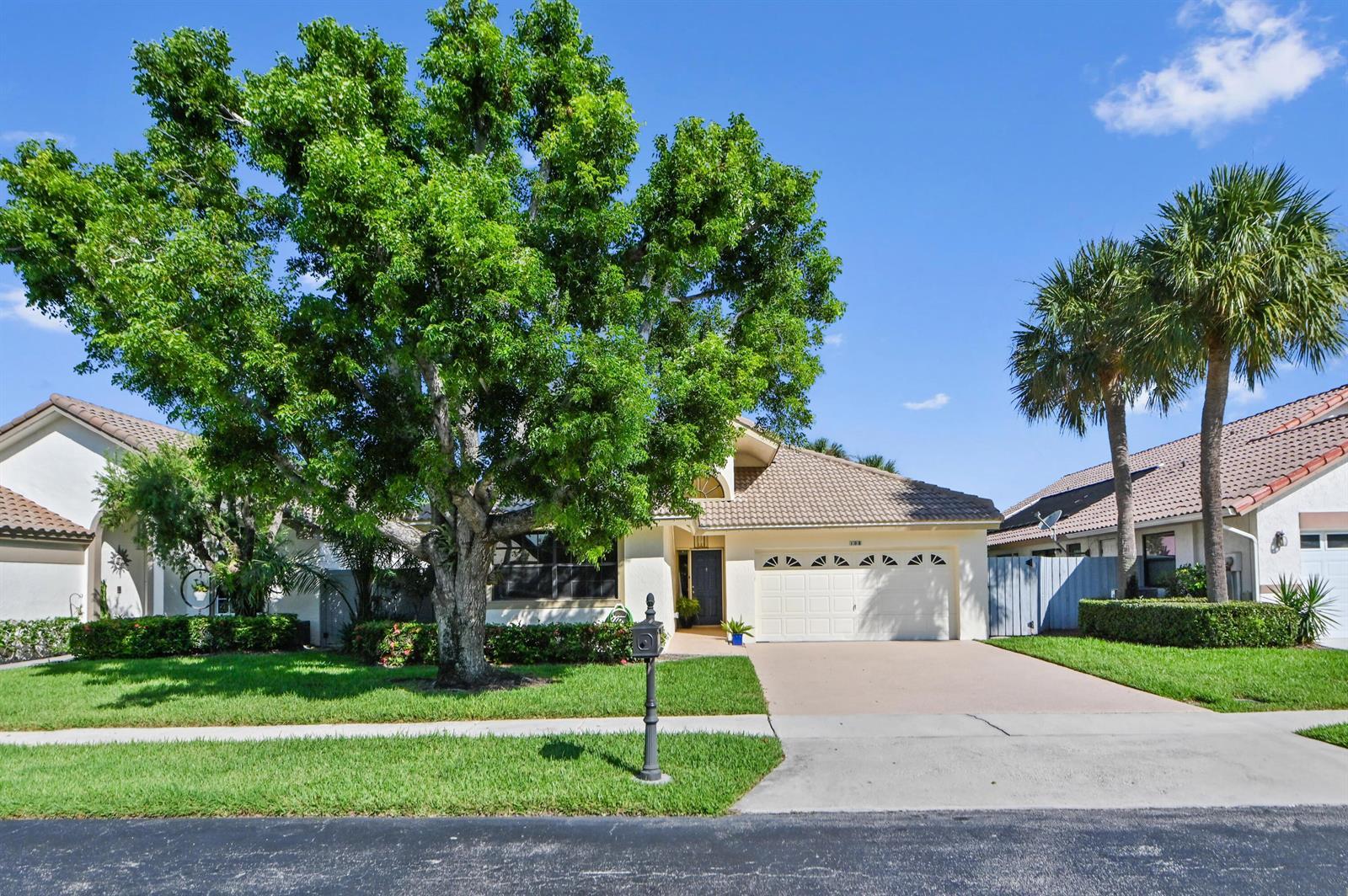 108 EXECUTIVE Circle, Boynton Beach FL 33436 photo 2