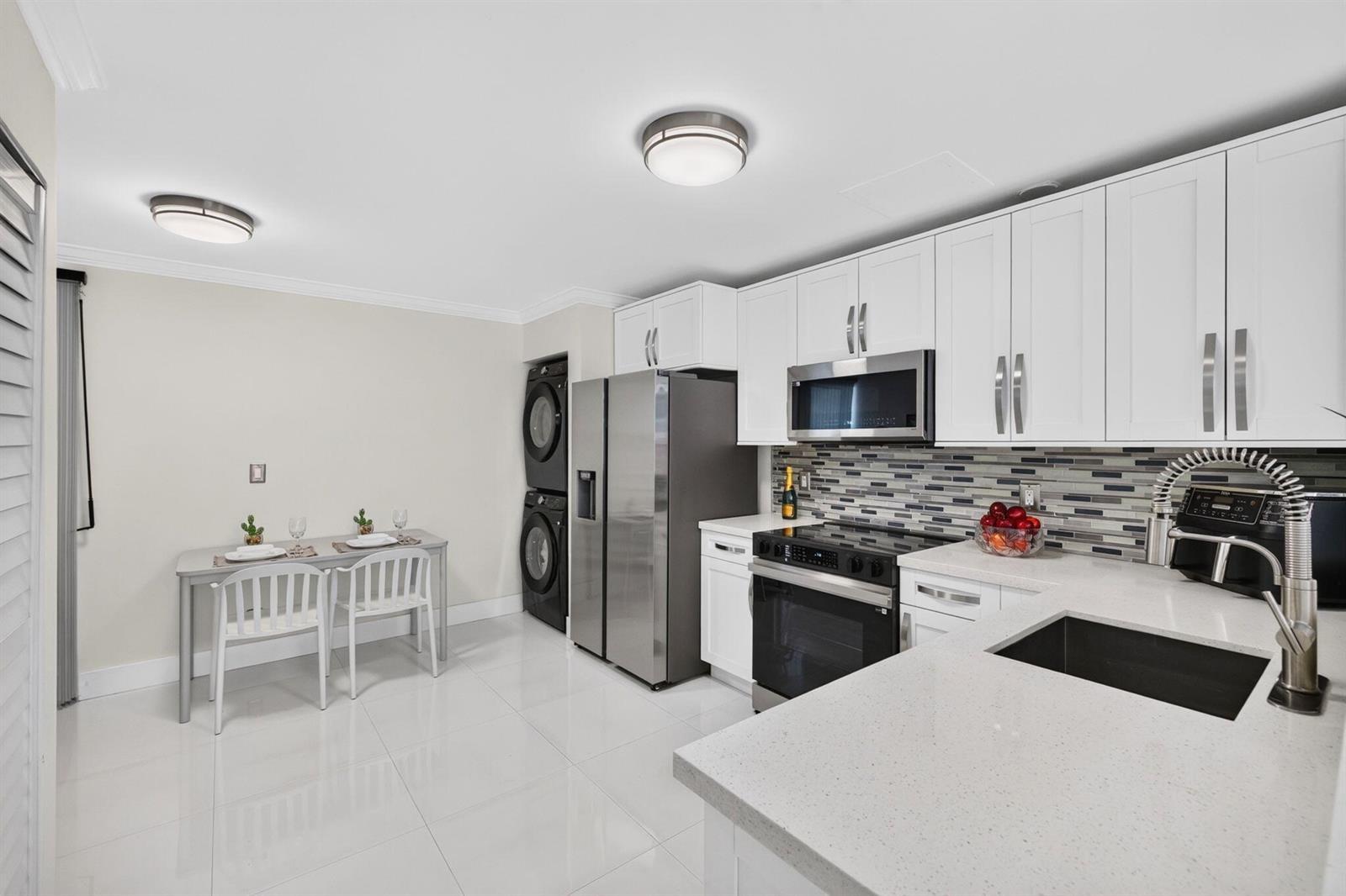 343 IVES DAIRY Road # 06, Miami FL 33179 photo 3