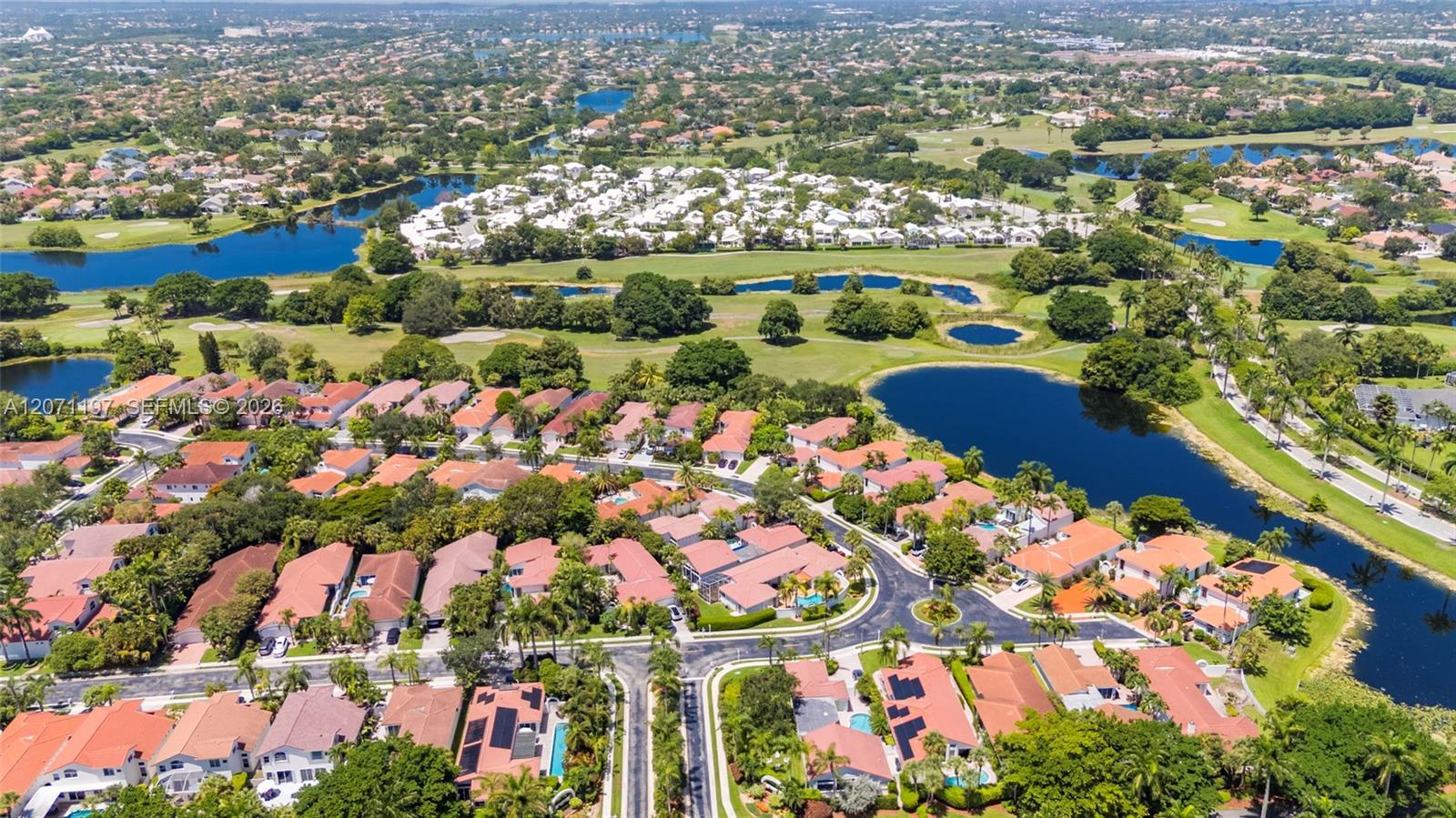 1051 Bel Aire Dr W, Pembroke Pines FL 33027 photo 4