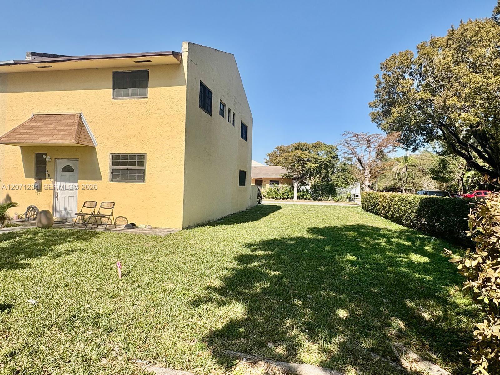 2065 NE 139th St, North Miami Beach FL 33181 photo 2