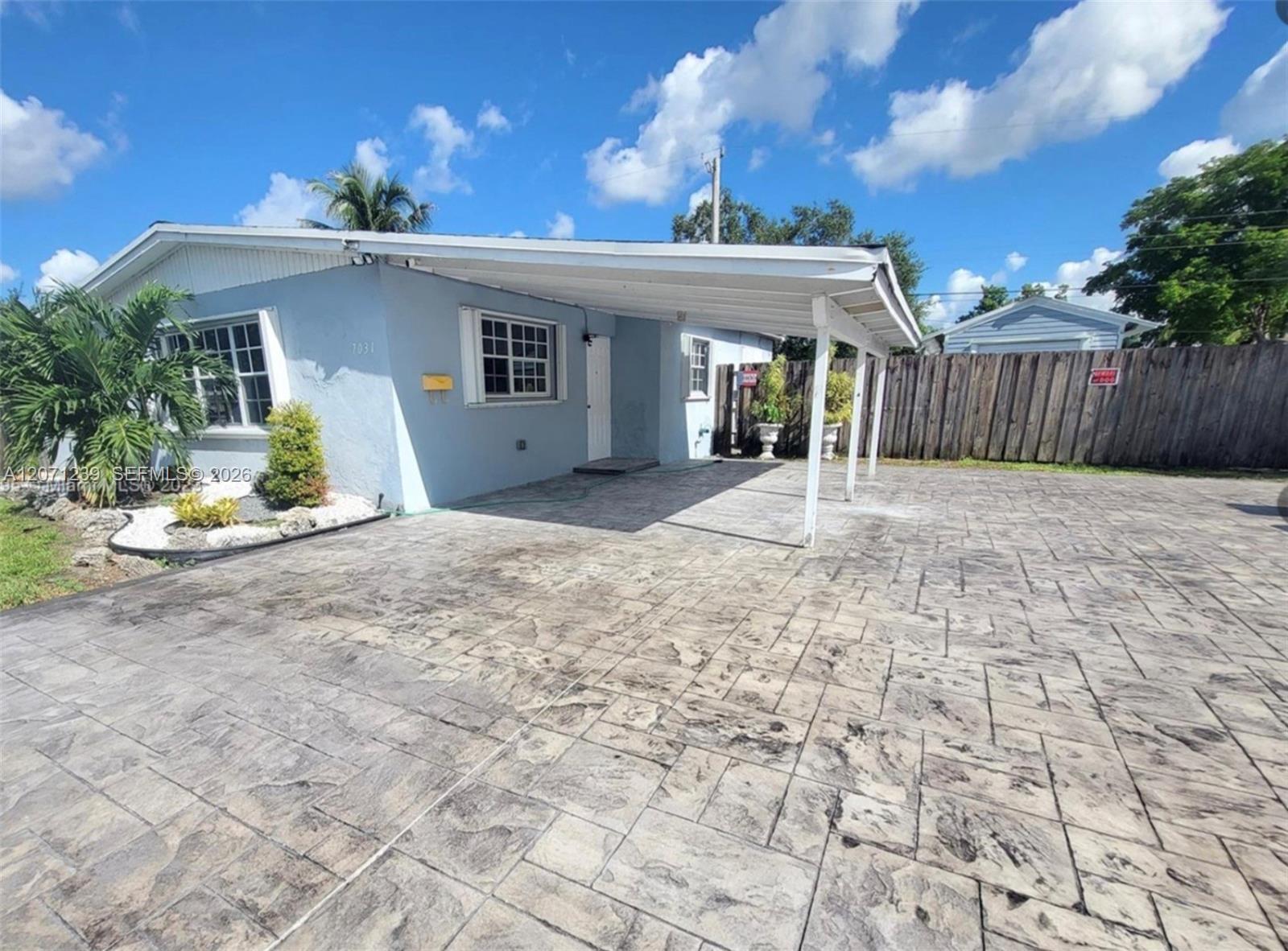 7031 Taylor St, Hollywood FL 33024 photo 2