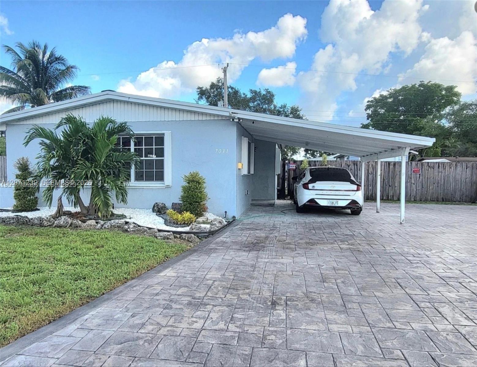 7031 Taylor St, Hollywood FL 33024 photo 3