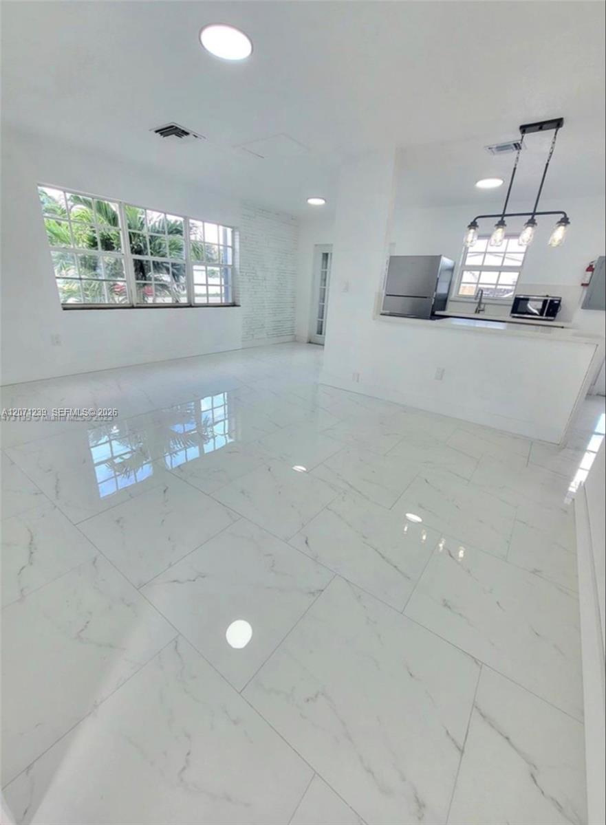 7031 Taylor St, Hollywood FL 33024 photo 4