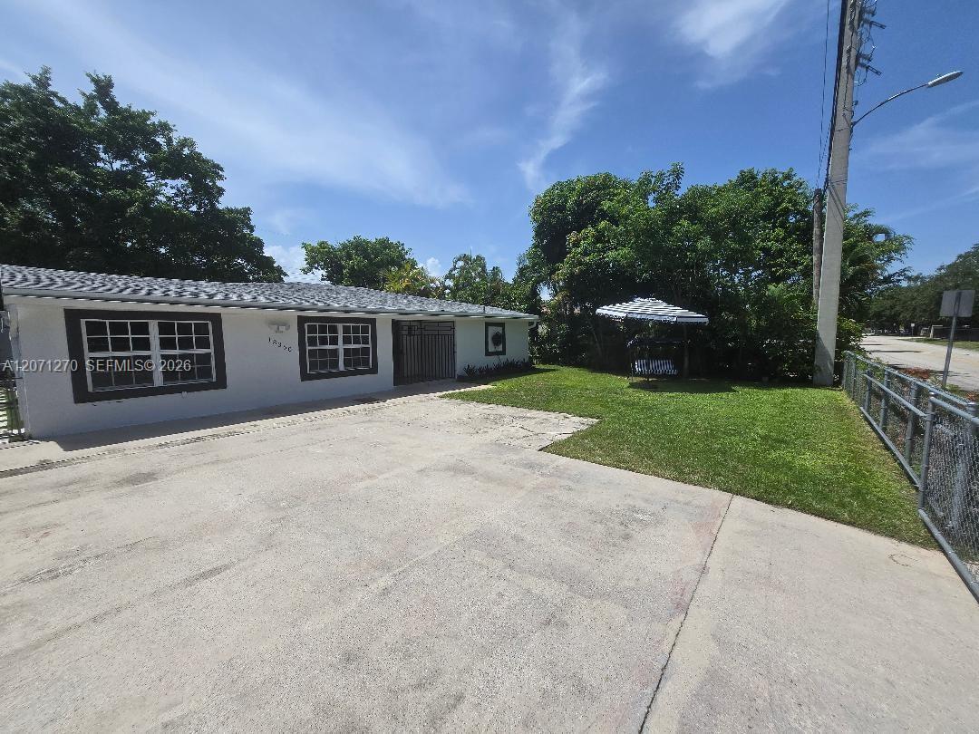 18360 NE 22nd Ave, North Miami Beach FL 33160 photo 2