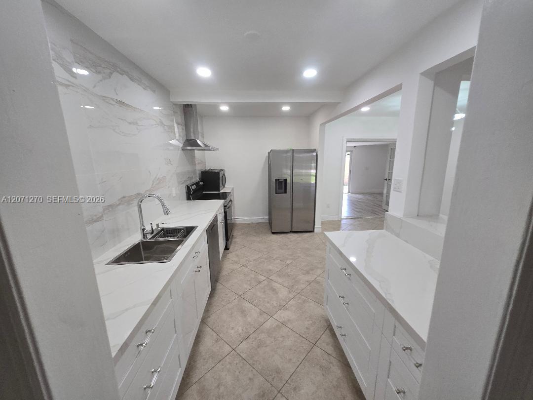 18360 NE 22nd Ave, North Miami Beach FL 33160 photo 3