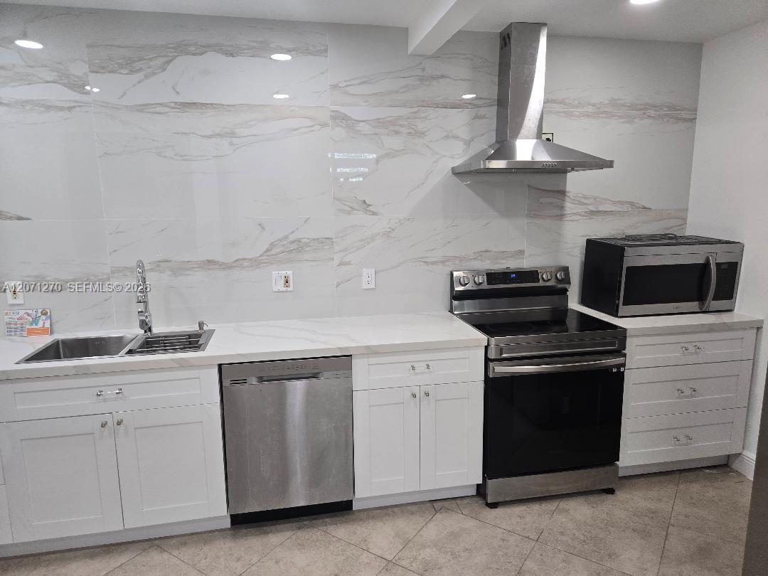 18360 NE 22nd Ave, North Miami Beach FL 33160 photo 4