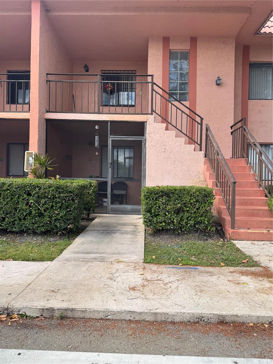 215 Lakeview Dr # 105, Weston FL 33326