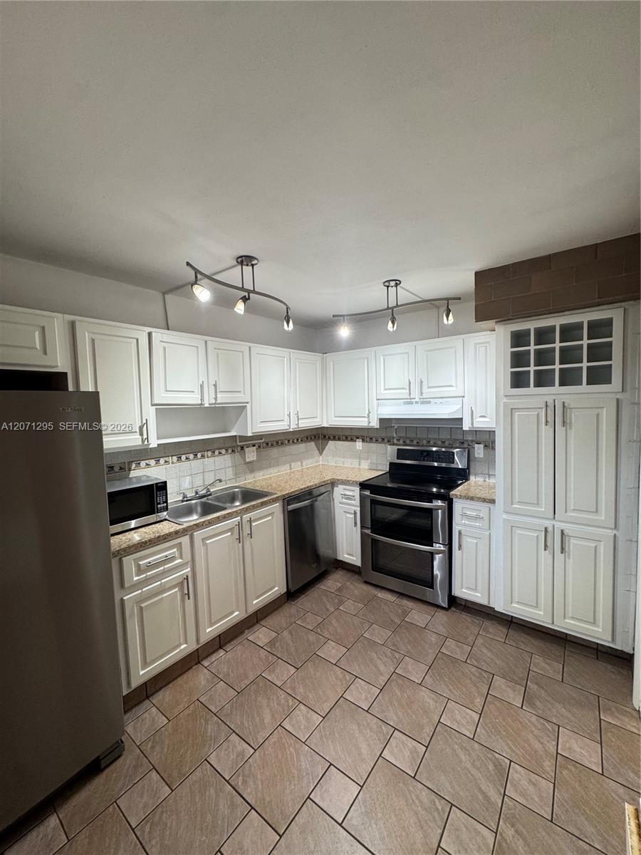 215 Lakeview Dr # 105, Weston FL 33326 photo 4