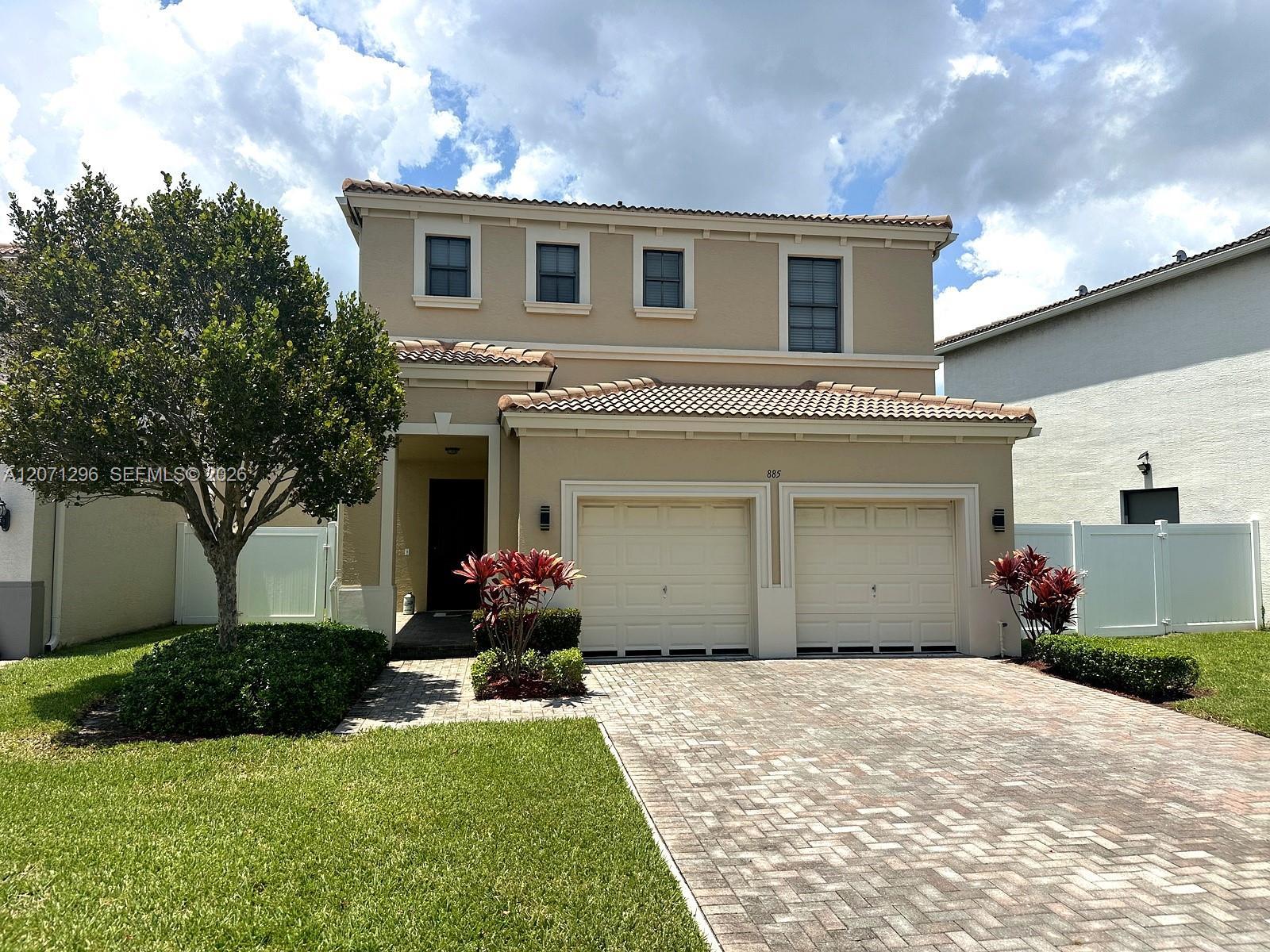 885 NE 191st St, Miami FL 33179 photo 2