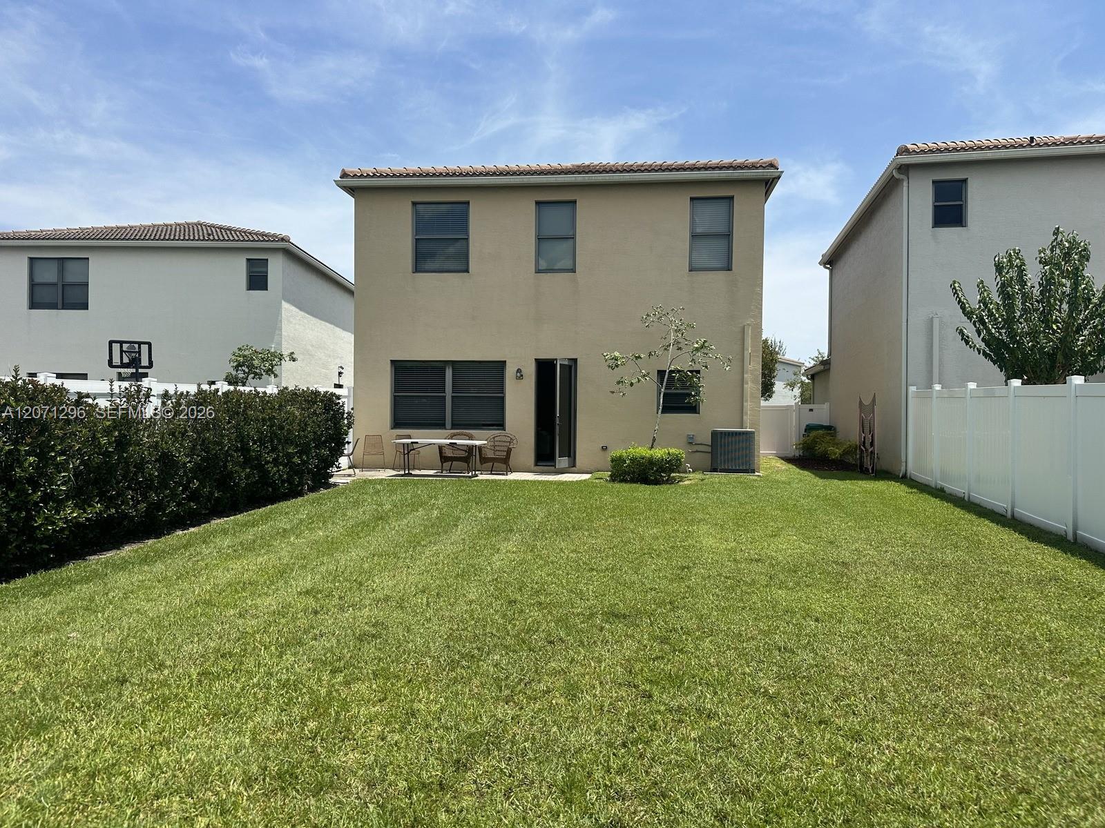 885 NE 191st St, Miami FL 33179 photo 3