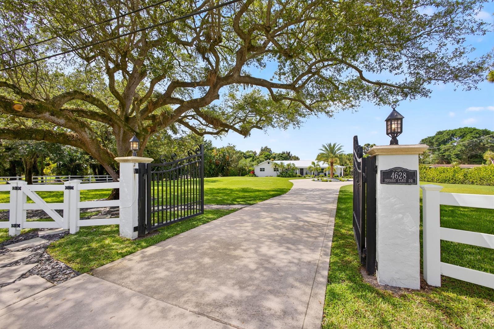 4628 SQUARE LAKE Drive, Palm Beach Gardens FL 33418 photo 2