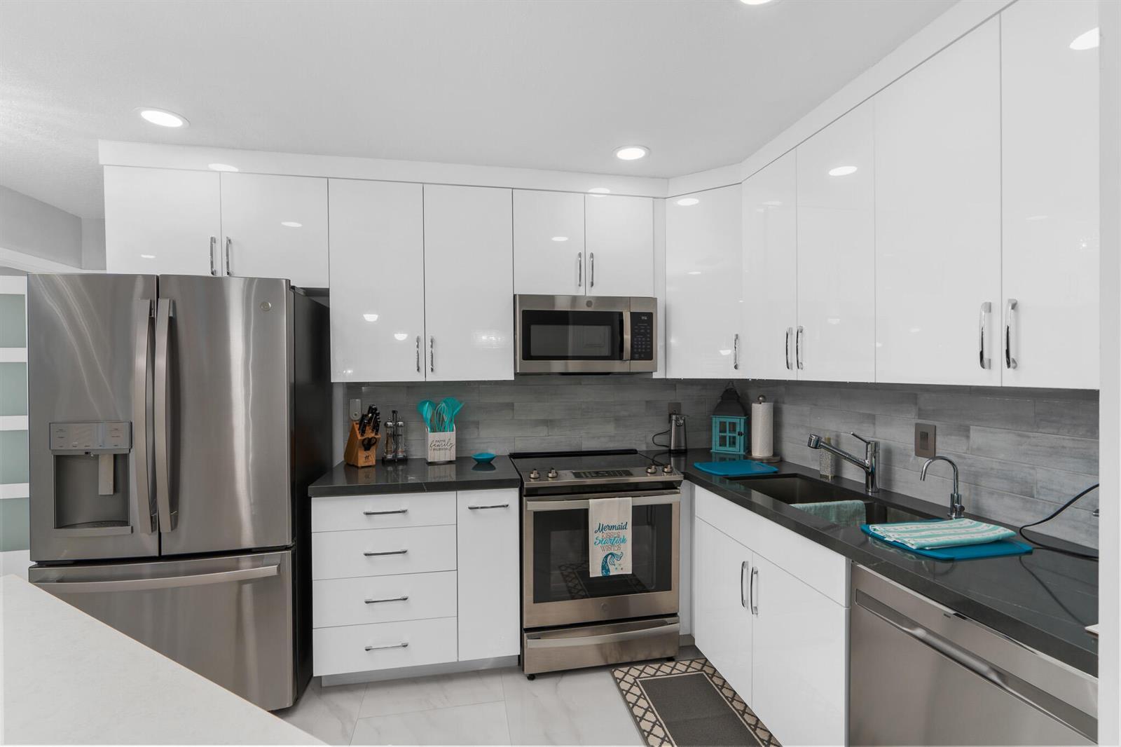 130 CYPRESS CLUB Drive # 306, Pompano Beach FL 33060 photo 4