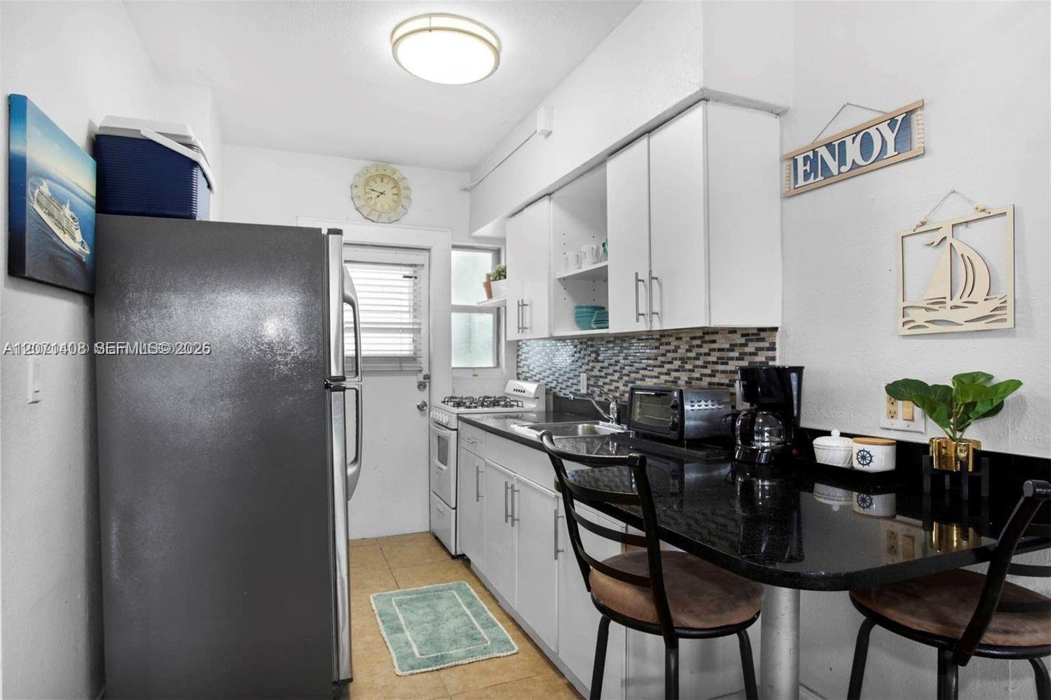 300 74th St # 15, Miami Beach FL 33141 photo 4