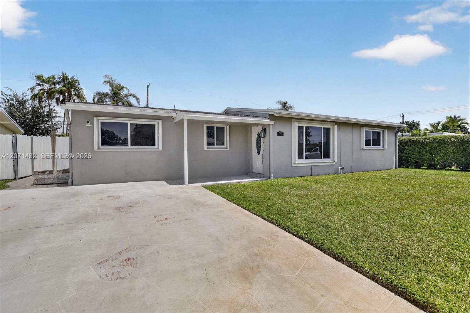 7521 Eaton St, Hollywood FL 33024 photo 2