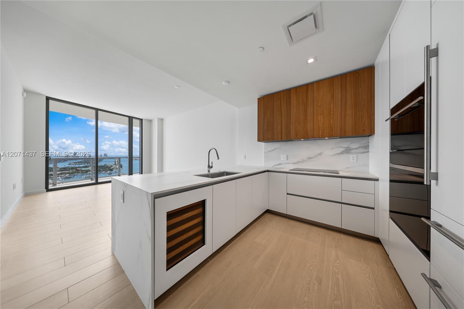 1400 Biscayne Blvd # 3405, Miami FL 33132 photo 2