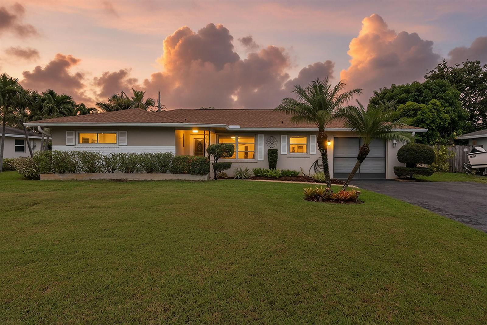 11 Windsor Road E, Jupiter FL 33469 photo 2
