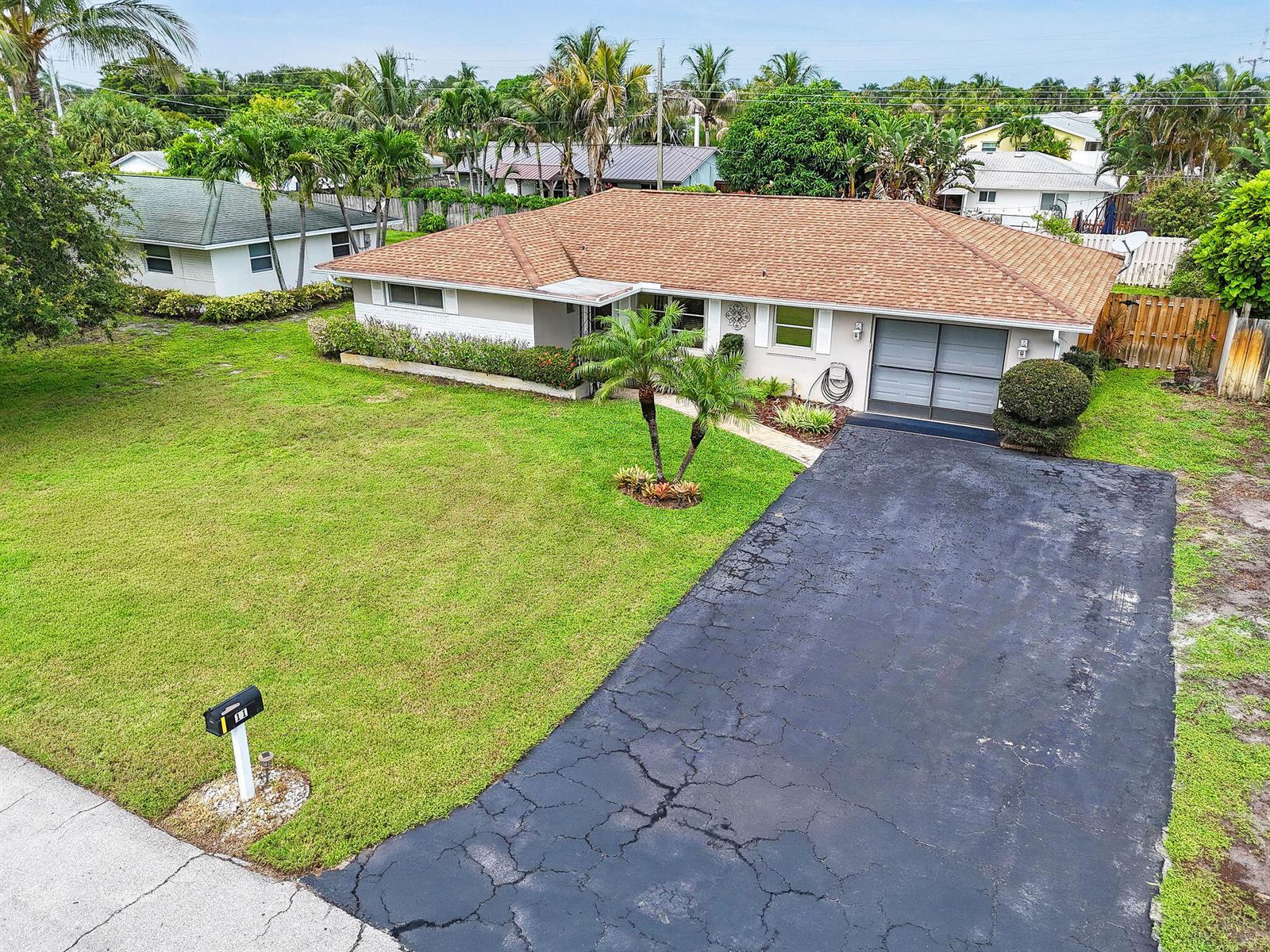 11 Windsor Road E, Jupiter FL 33469 photo 3